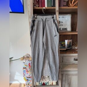 Nike women’s tech fleece flat front joggers size XS